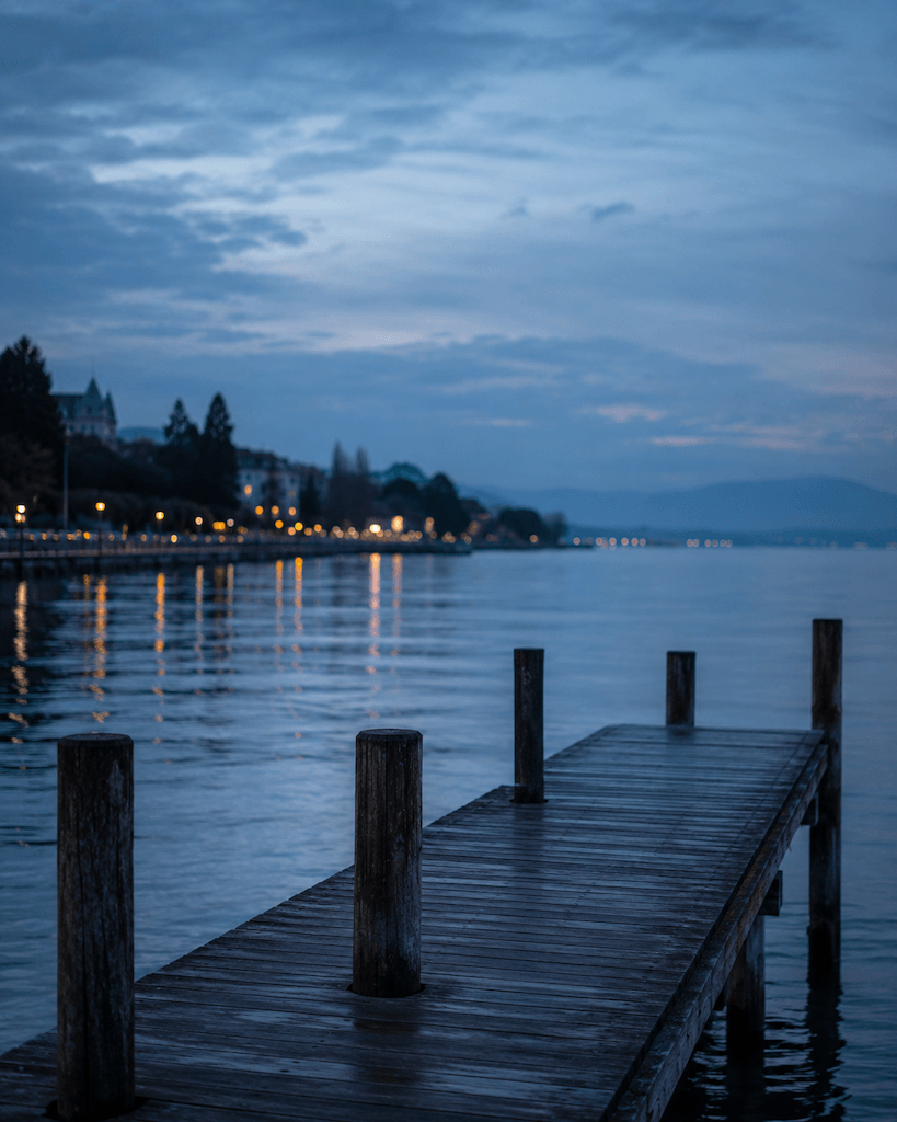 Genfersee in der Dämmerung (KI-generiert)